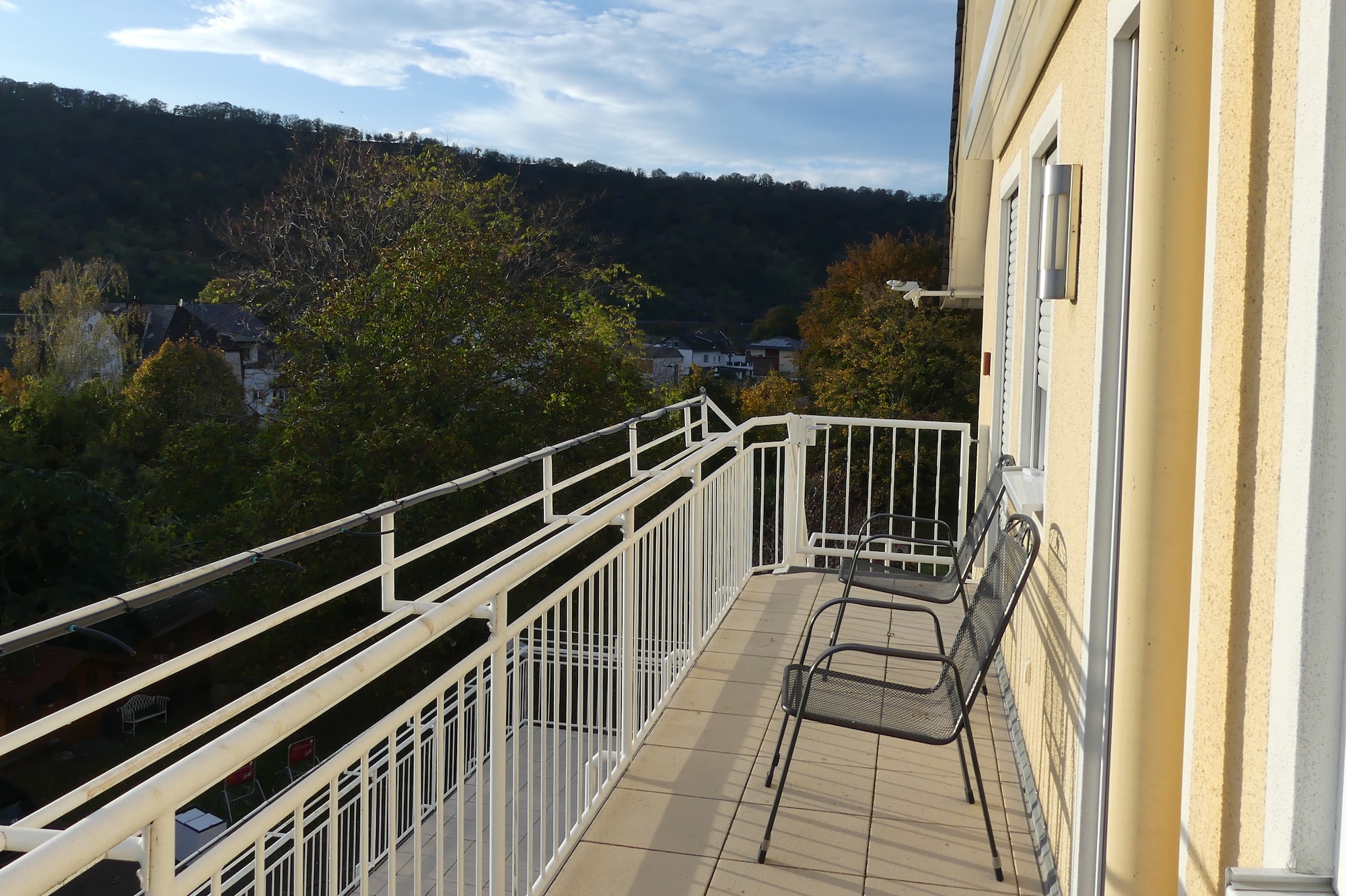 Blütenweg_Balkone vor Apartments (6)